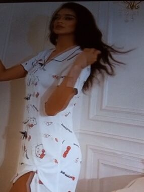 Hello Kitty White Short-Sleeve Nightdress with Red Accents